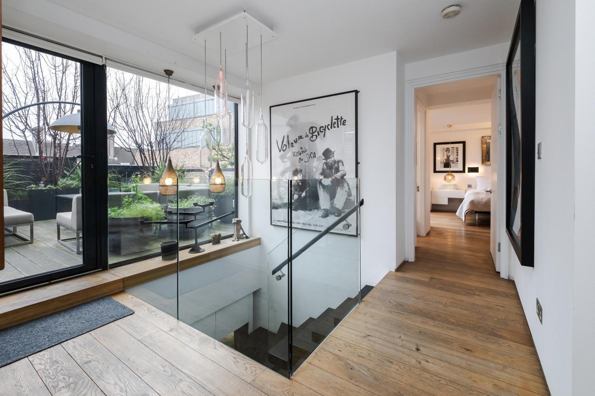 Stunning 3 Bedroom, 3 Bathroom Duplex With Terrace 런던 외부 사진